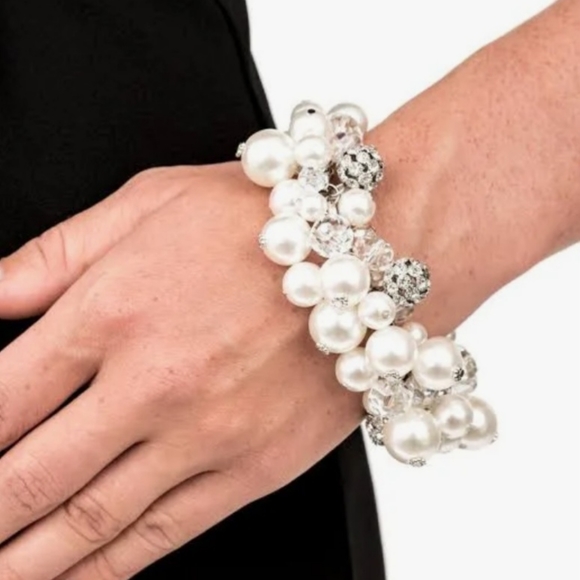 Paparazzi Couture Celebrator Zi Collection Bracelet - Picture 3 of 3